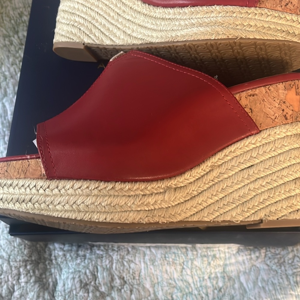 Adrienne Vittadini Red Wedges - Picture 2 of 7